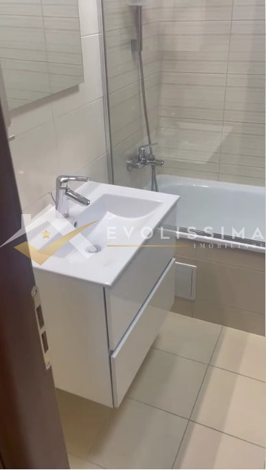 Apartament 3 camere decomandat in Barcelona Residence