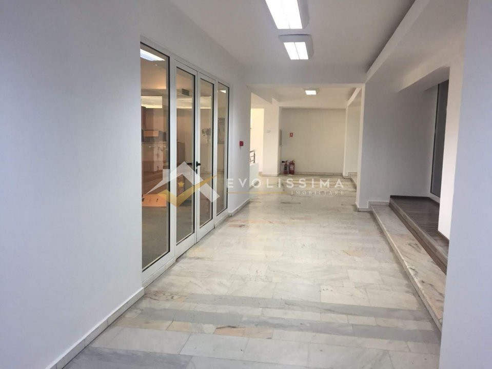 Spatiu comercial 820 mp zona Spitalul Judetean