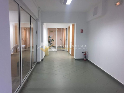 Spatiu comercial 820 mp zona Spitalul Judetean