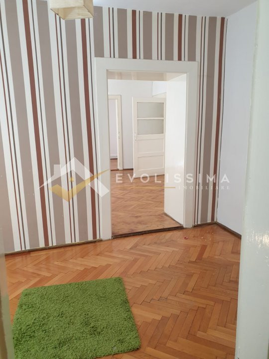 Apartament 3 camere Strada Postavarului