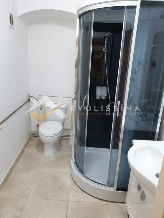 Apartament 3 camere Strada Postavarului