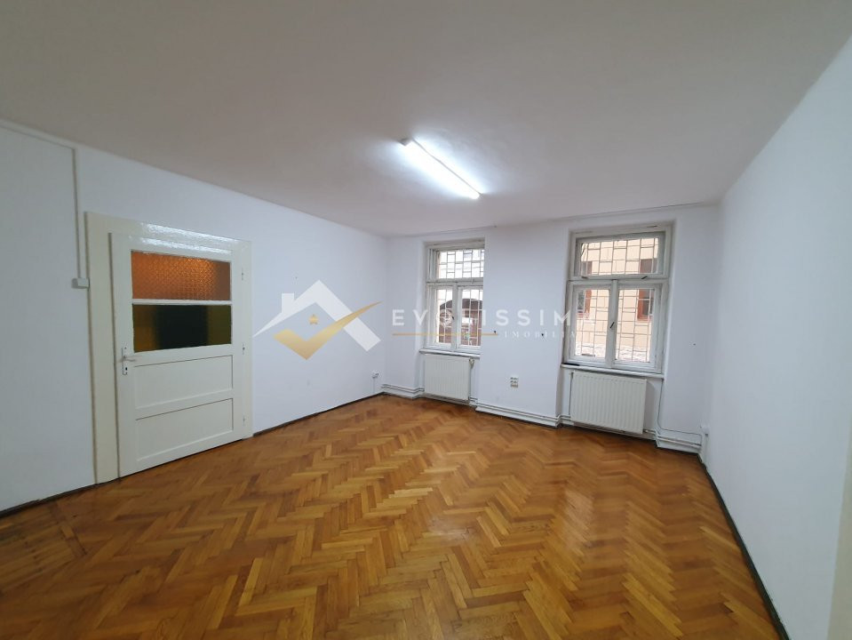 Apartament 3 camere Strada Postavarului