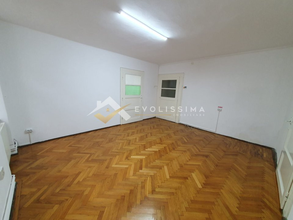 Apartament 3 camere Strada Postavarului