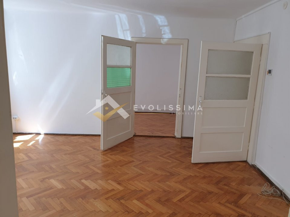 Apartament 3 camere Strada Postavarului