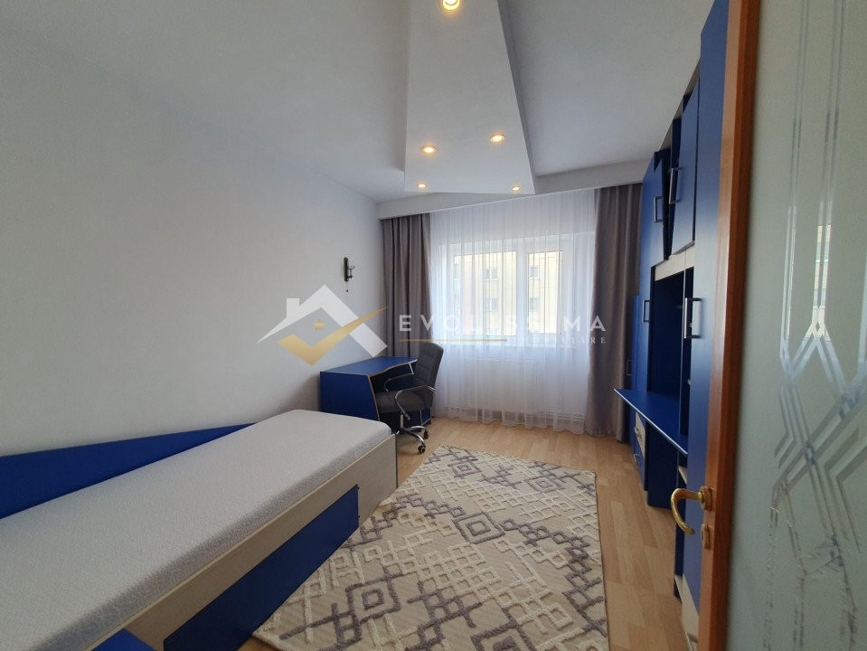 Apartament 3 camere zona Centru Civic