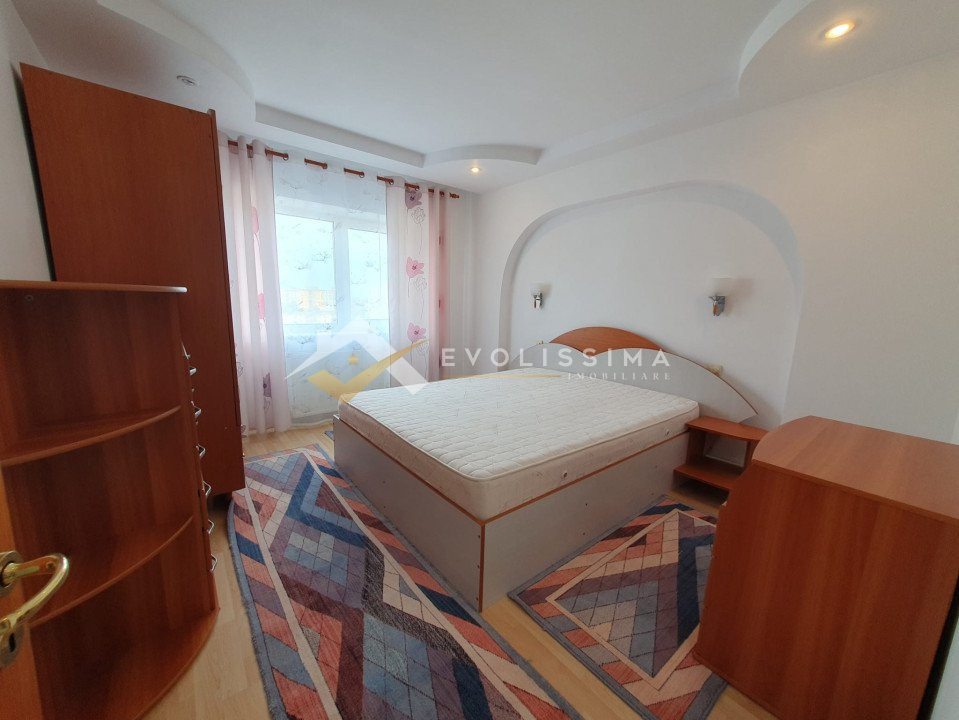 Apartament 3 camere zona Centru Civic