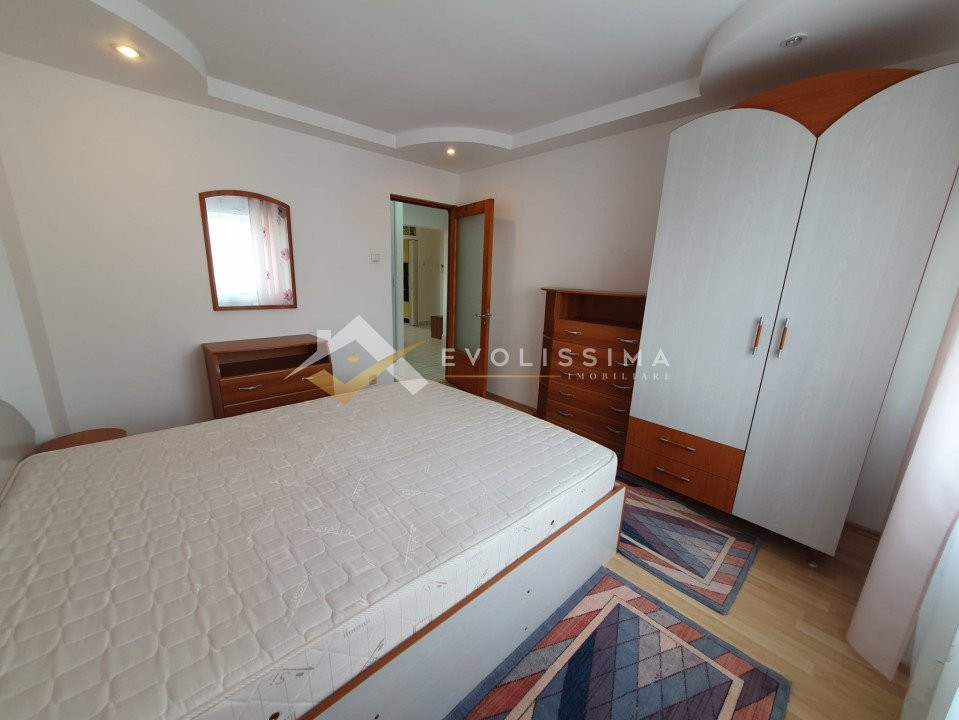 Apartament 3 camere zona Centru Civic