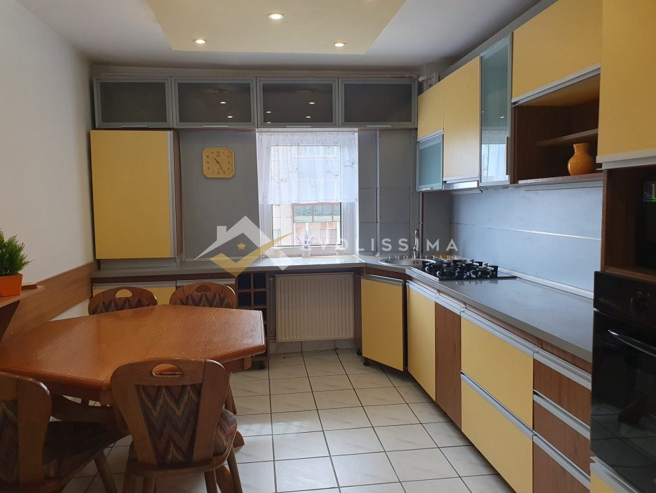 Apartament 3 camere zona Centru Civic