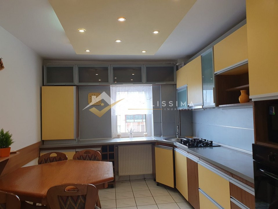 Apartament 3 camere zona Centru Civic