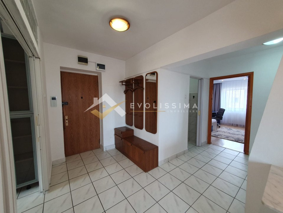 Apartament 3 camere zona Centru Civic