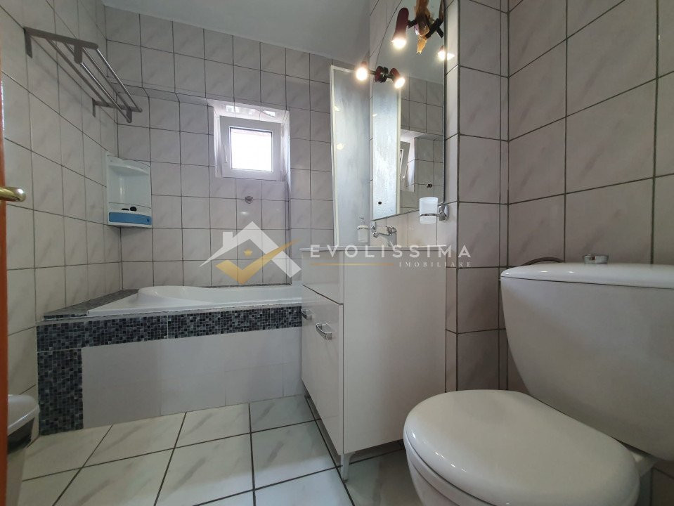 Apartament 3 camere zona Centru Civic