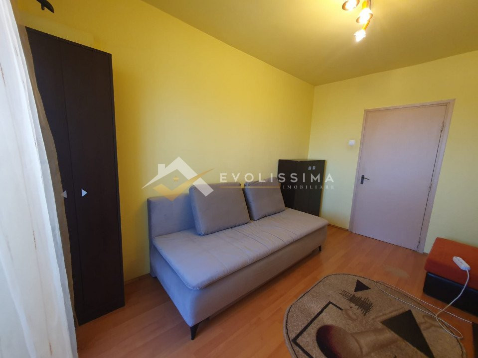 Apartament 3 camere decomandat, Str. Gloriei, Tractoru