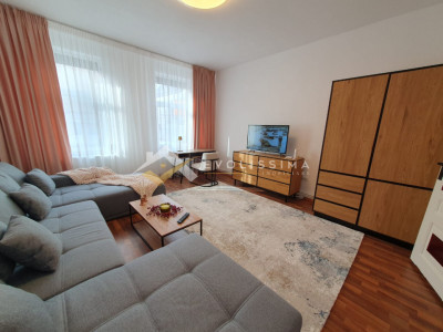 Garsoniera zona Centrala, Prima inchiriere