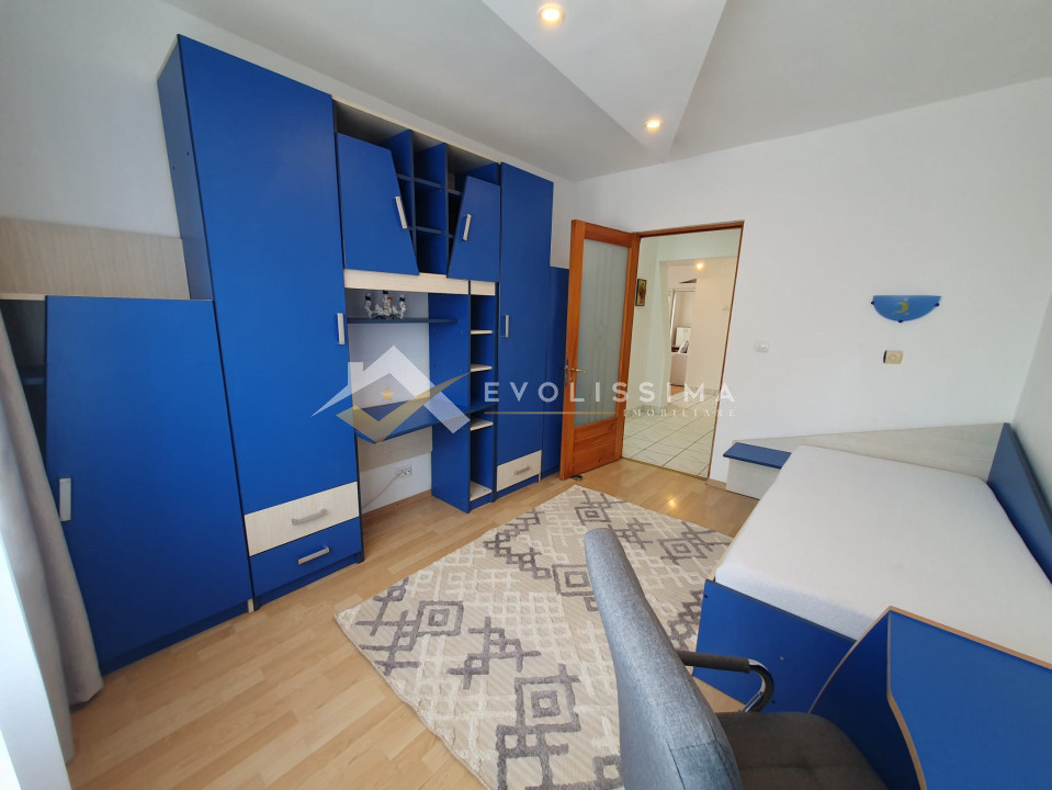 Apartament 3 camere,  zona Centru Civic