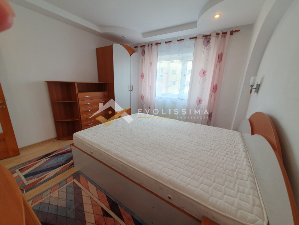 Apartament 3 camere,  zona Centru Civic
