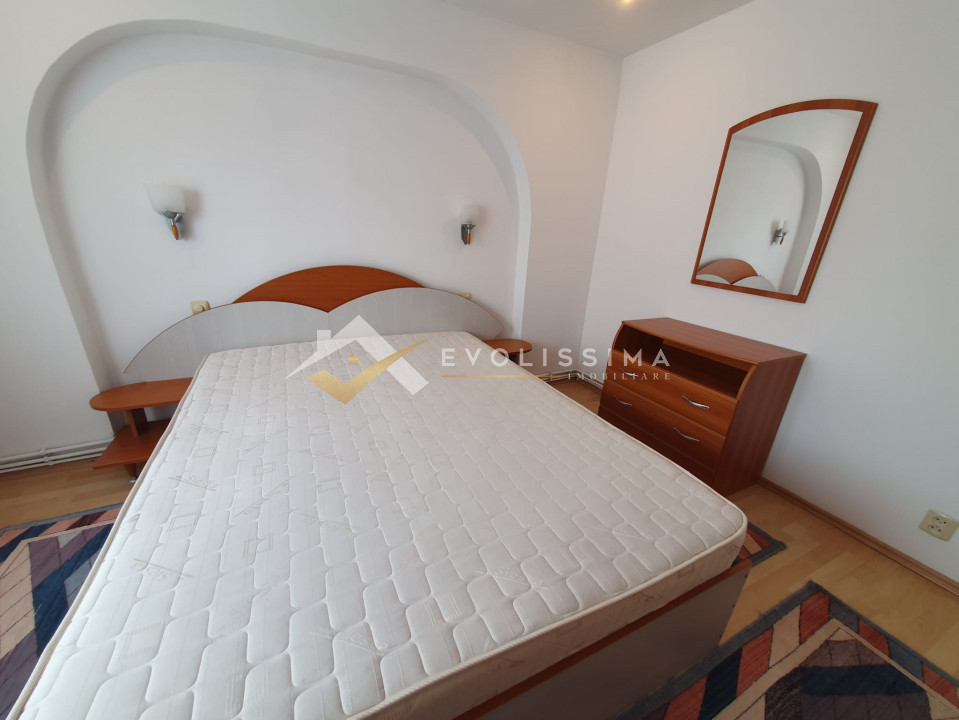 Apartament 3 camere,  zona Centru Civic
