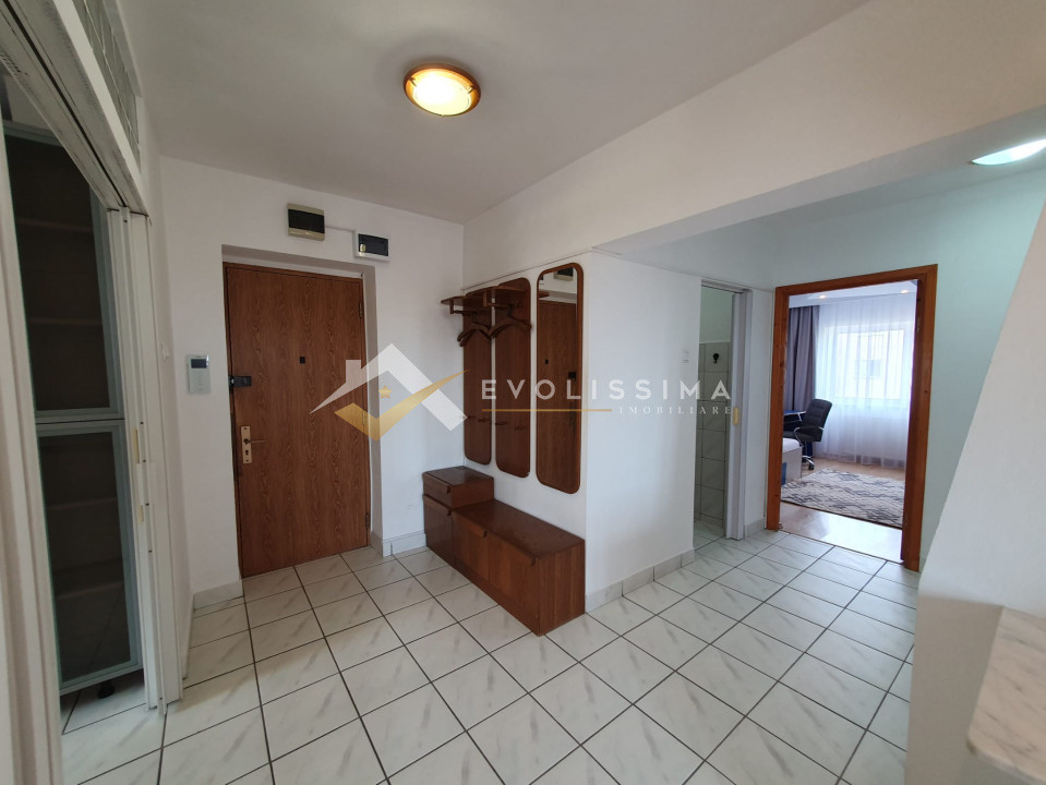 Apartament 3 camere,  zona Centru Civic