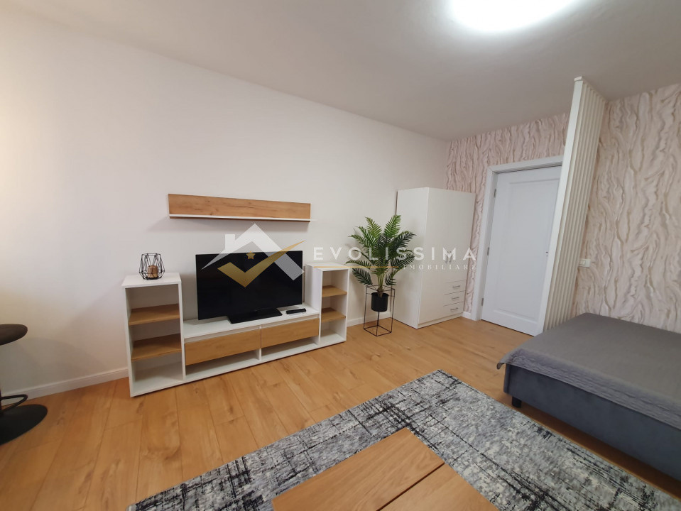 Garsoniera renovata complet , cartier Tractorul