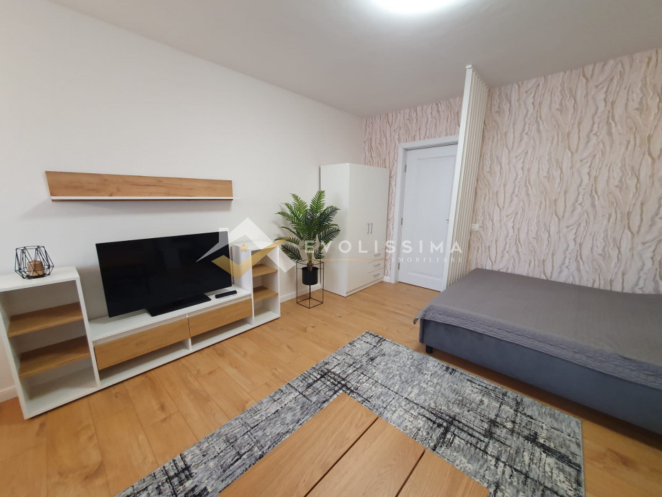 Garsoniera renovata complet , cartier Tractorul