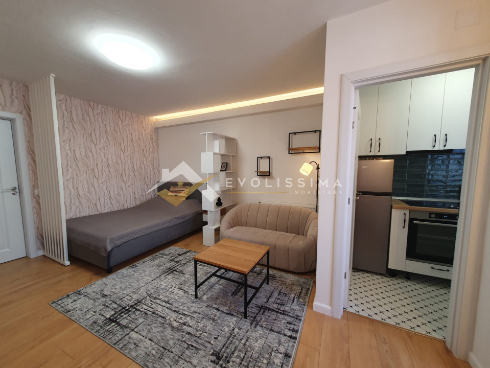 Garsoniera renovata complet , cartier Tractorul