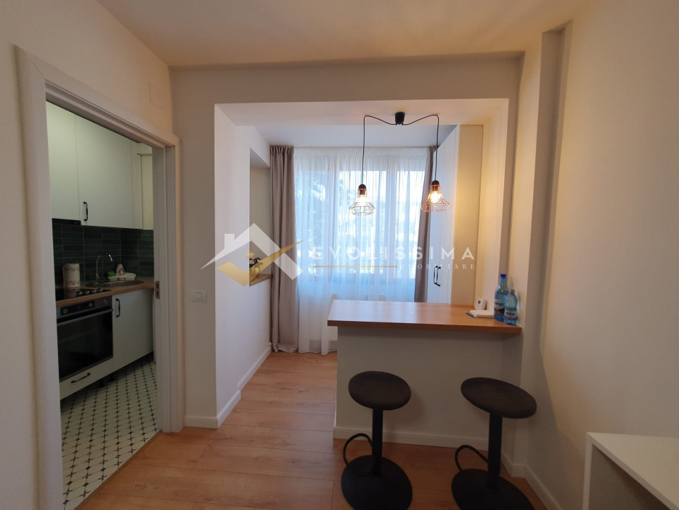 Garsoniera renovata complet , cartier Tractorul