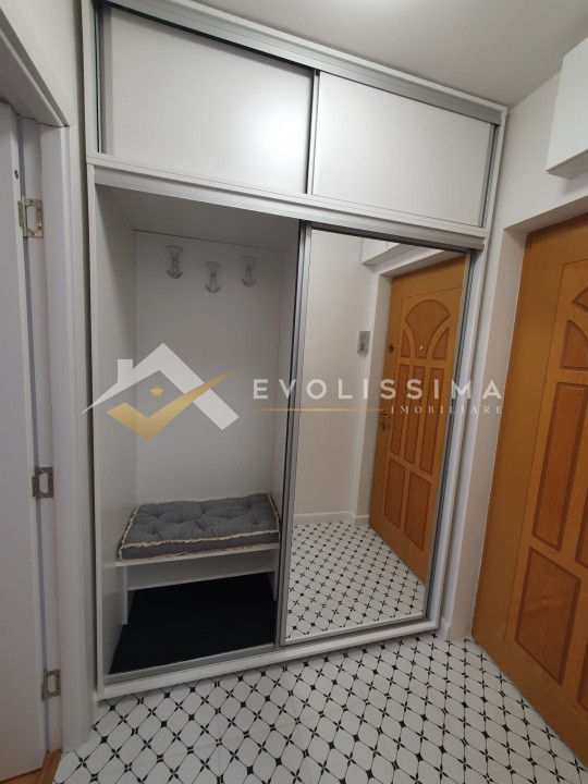 Garsoniera renovata complet , cartier Tractorul