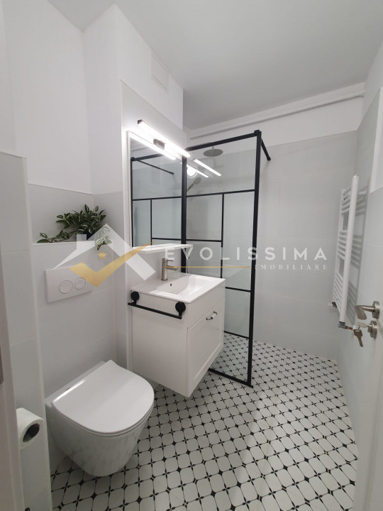 Garsoniera renovata complet , cartier Tractorul