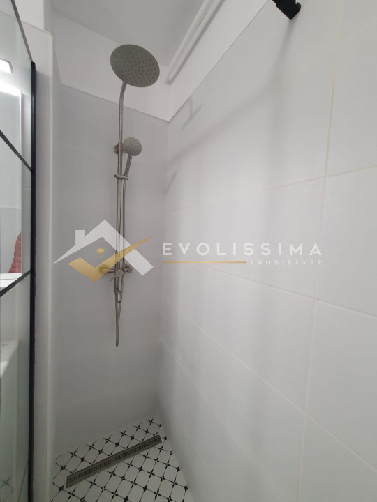 Garsoniera renovata complet , cartier Tractorul