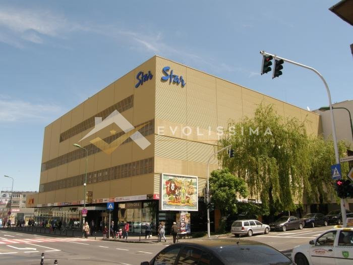  Spatiu comercial in centru comercial