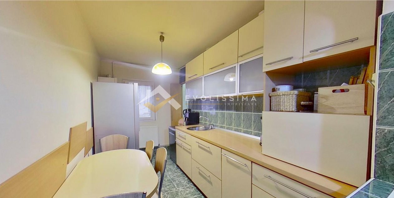 Apartament 3 camere, parter, zona Tractorul